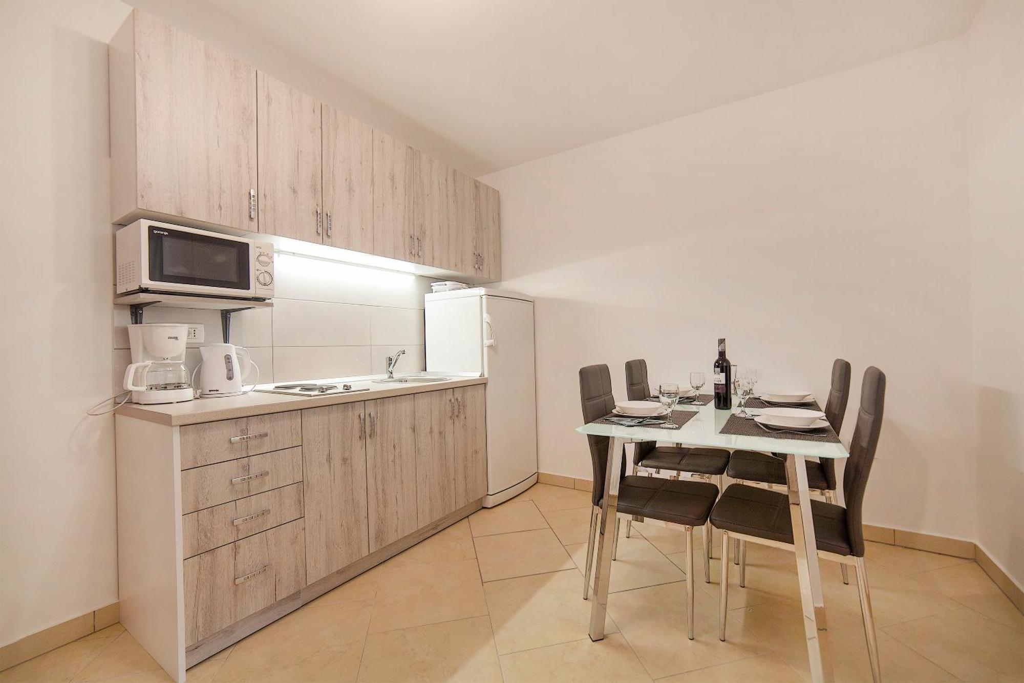 Apartmani Sandra Rovini 莫什奇尼策 外观 照片