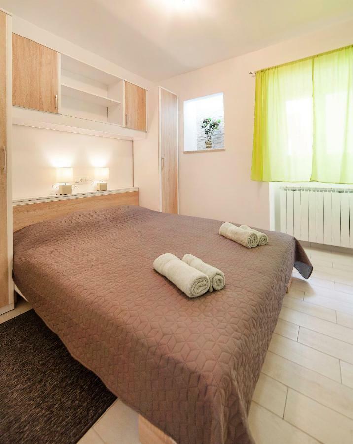 Apartmani Sandra Rovini 莫什奇尼策 外观 照片