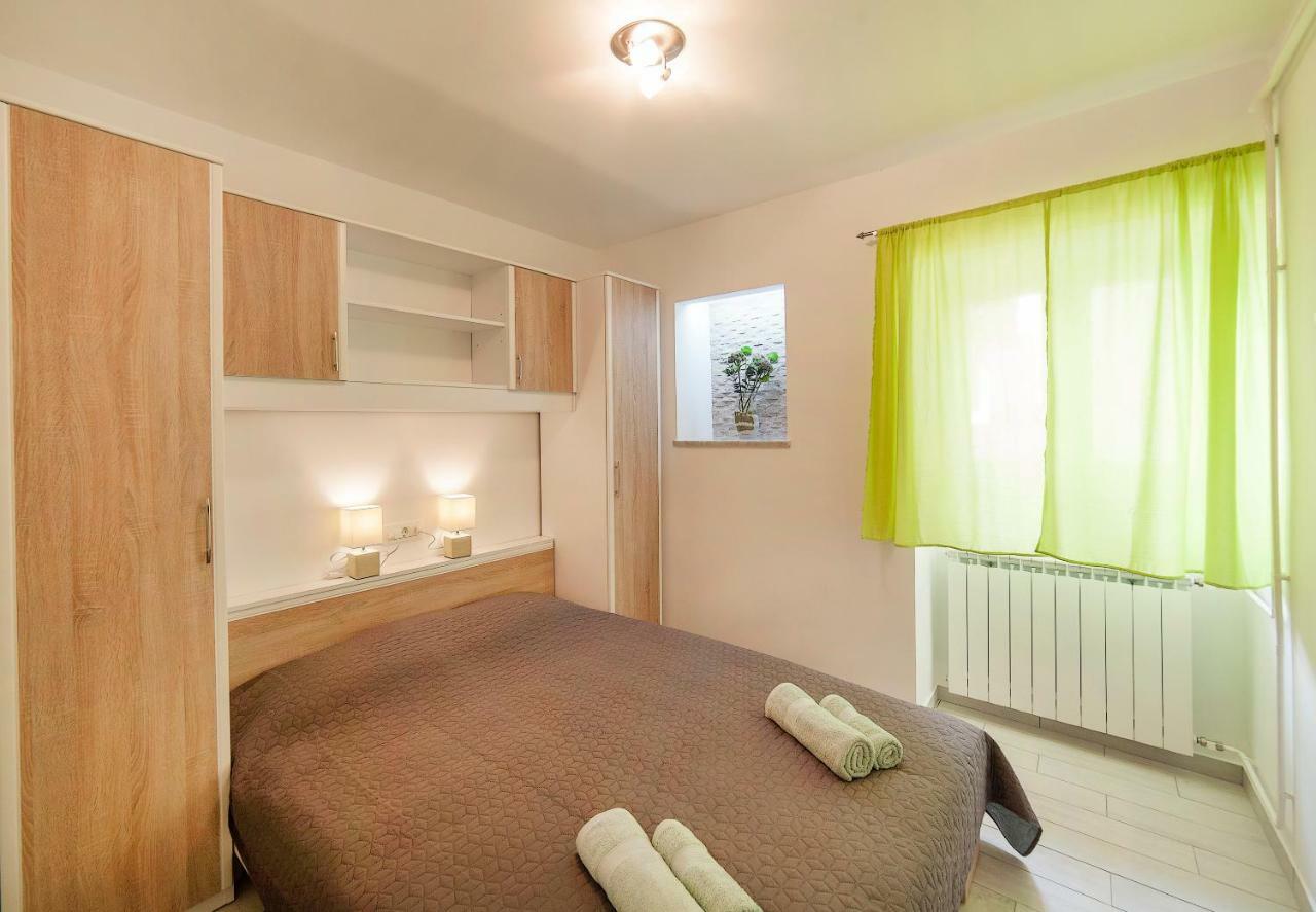 Apartmani Sandra Rovini 莫什奇尼策 外观 照片