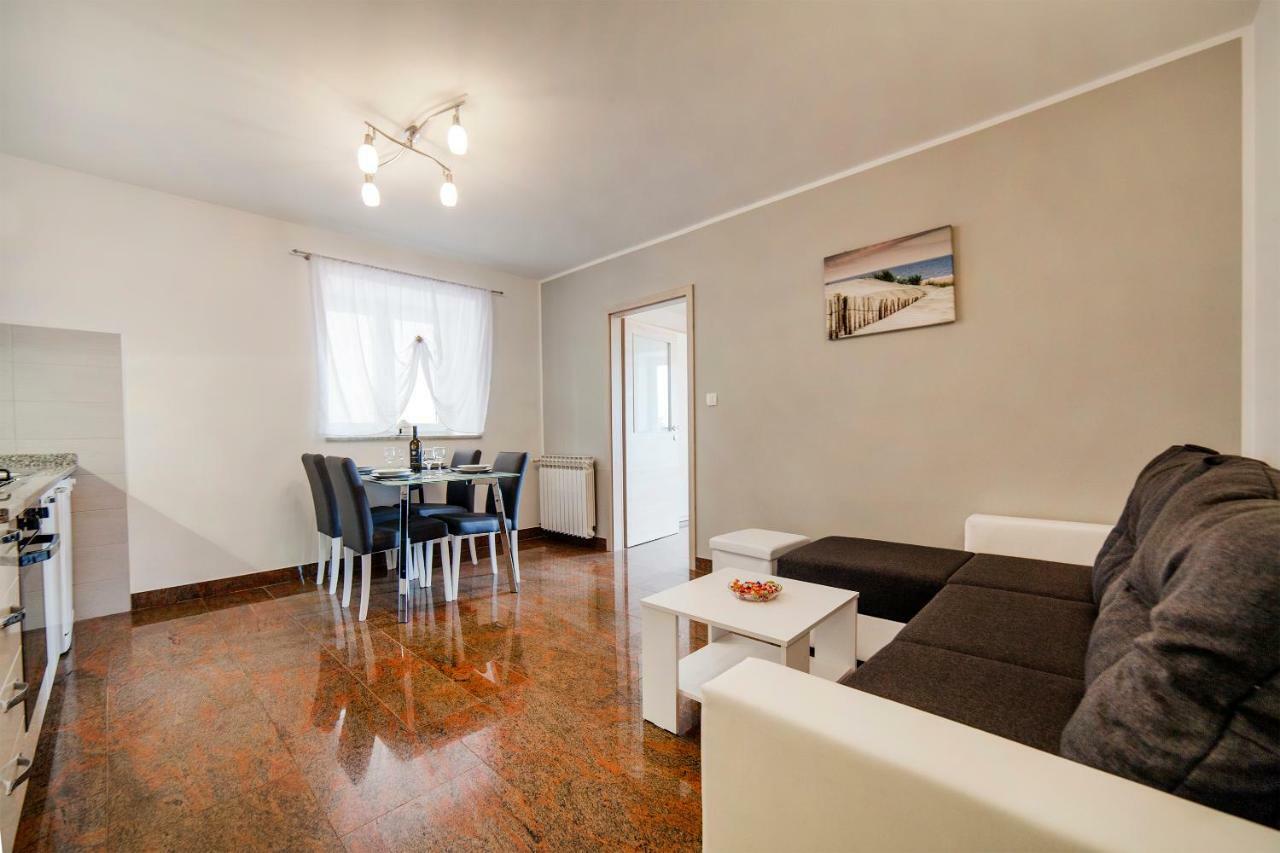 Apartmani Sandra Rovini 莫什奇尼策 外观 照片