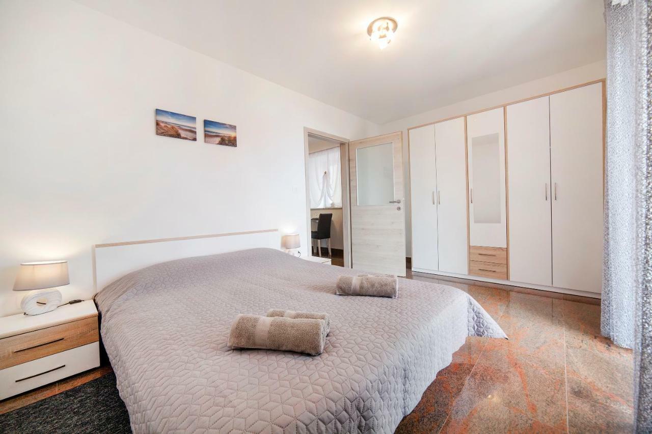 Apartmani Sandra Rovini 莫什奇尼策 外观 照片
