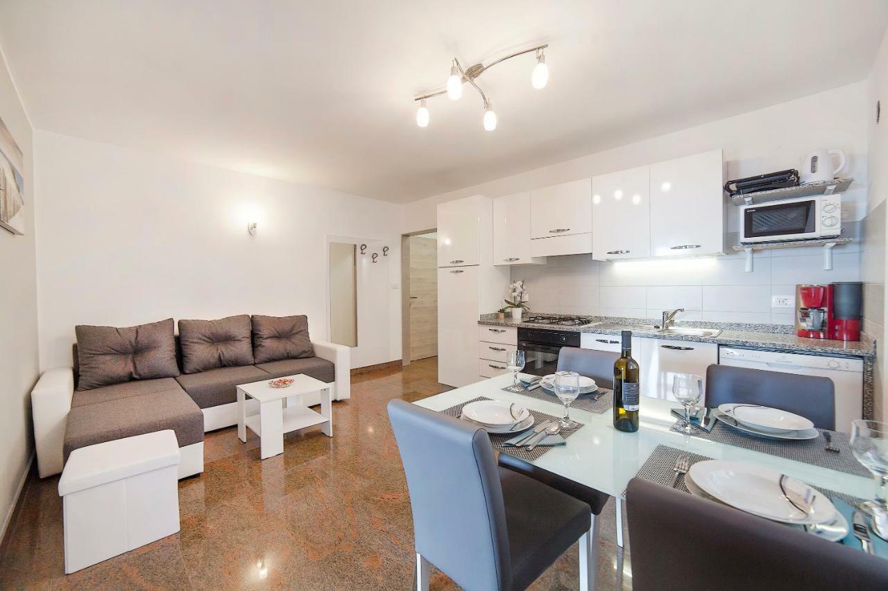 Apartmani Sandra Rovini 莫什奇尼策 外观 照片